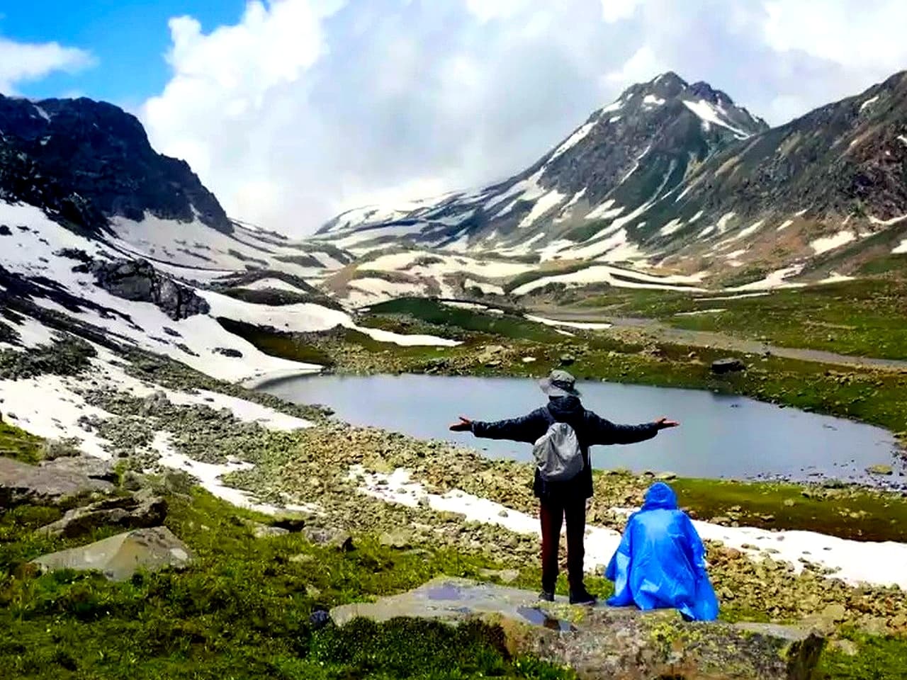 Doodhpathri Trek